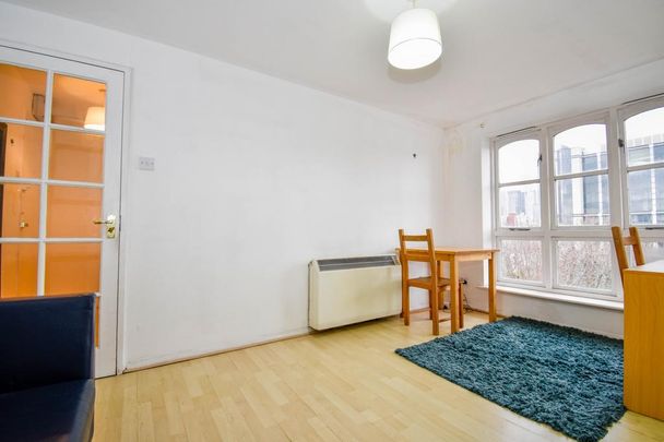 Studio to rent - Photo 1