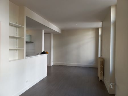 Location Appartement 2 pièces 43m² VICHY 03200 - Photo 2