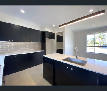 17 Collins Crescent, Benowa, Qld 4217 - Photo 4