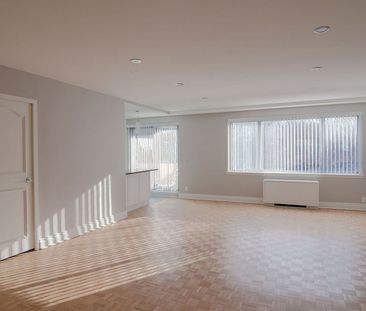 4555 Bonavista Avenue - Photo 4