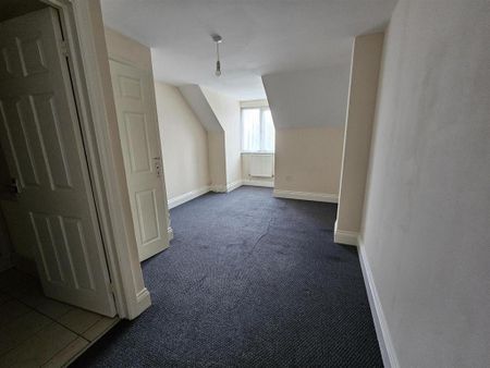 4 bedroom semi-detached house to rent - Photo 5