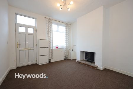 2 bed terraced house to rent in Anchor Road, Stoke-on-Trent, Staffordshire - Photo 2