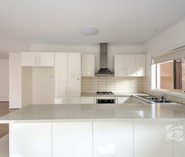 TOWNHOUSE LIVING IN A GREAT LOCATION - Photo 6