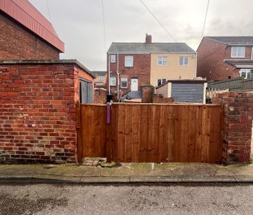 2 bedroom end of terrace house to rent - Photo 4