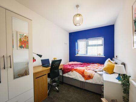 1 bedroom in a house share to rent - Photo 3