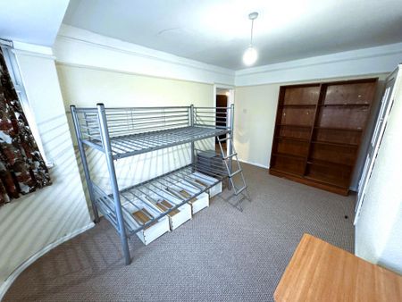 3 bedroom semi-detached house to rent - Photo 5