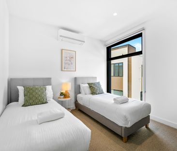 Luxury living in the heart of Mordialloc- Fully Furnished! - Photo 3