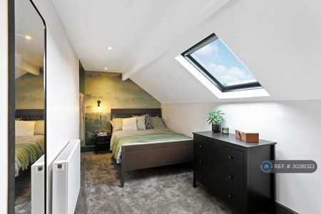 1 bedroom in a house share to rent - Photo 2