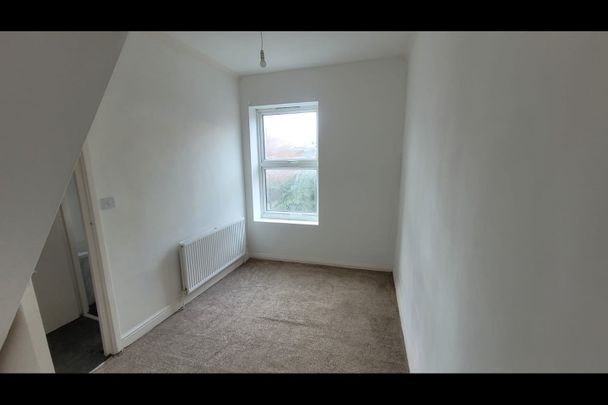 2 Bed End Terrace, Kelsall Terrace, LS6 - Photo 1