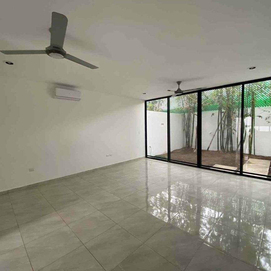 Moderno Townhouse equipado dentro de privada, en colonia privilegiada, en la zona norte dentro de periférico. - Photo 1