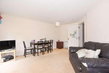 Newbury, Berkshire, RG14 - Photo 2