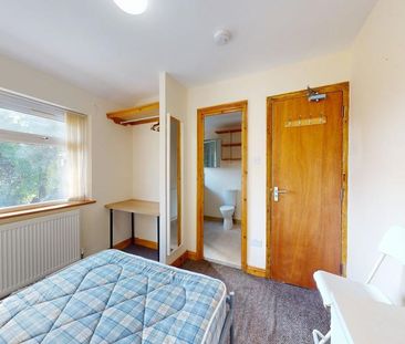 4 bedroom semi-detached house to rent - Photo 5