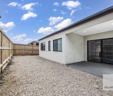 Modern Family Living with Space & Comfort - Photo 5