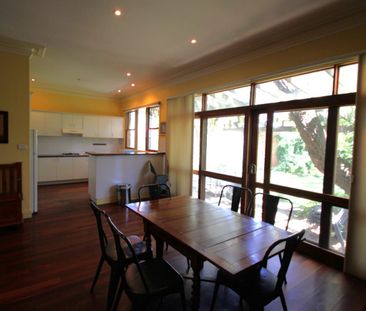 Centrally Cottage-Style Home - FURNISHED - Photo 2