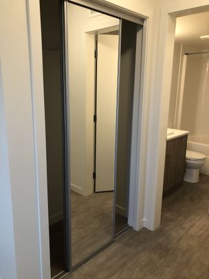 University District: U8 – Top Floor, 1 bed, 1 bath - Photo 1