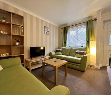 4 bedroom end of terrace house to rent - Photo 1