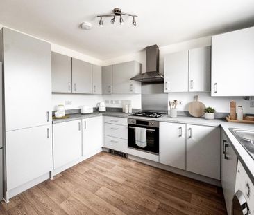 3 bedroom semi-detached house to rent - Photo 5