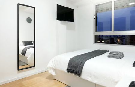 Carrer Sants Just i Pastor, Valencia, Valencian Community 46022 - Photo 2