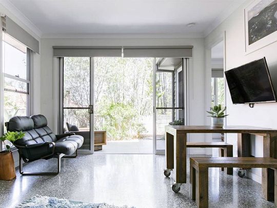 Luxurious Partly Furnished Studio Inc. Bills - Photo 1