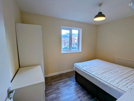 St Nicholas Square, Maritime Quarter, Swansea, Marina, SA1 1UG - Photo 2