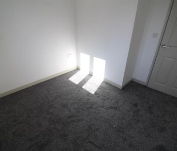 2 bedroom townhouse to rent - Photo 4