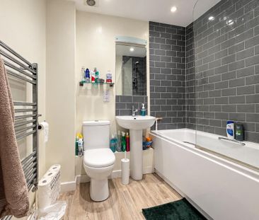2 bedroom flat to rent - Photo 4