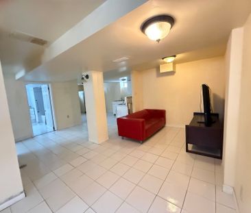 For Lease - 157 Sussex Avenue, Richmond Hill, Ontario - Photo 2