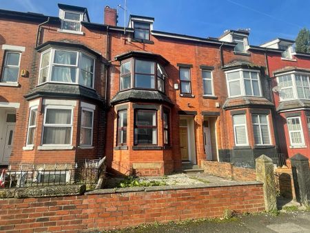 1 bedroom in a house share to rent - Photo 4