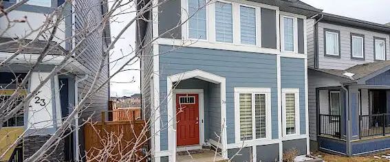 3-bed Mahogany Home + Basement with Lake Access — 3 Bedrooms House - Photo 1