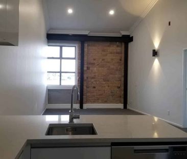 Industrial meets Modern - Photo 2