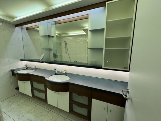 Gepflegte 4- Zimmer-Wohnung inmitten der Haller Altstadt zur Vermietung! - Photo 1