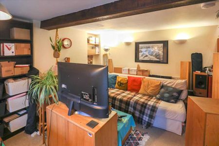 2 bedroom end of terrace house to rent - Photo 2