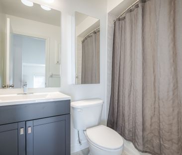 For Lease - 3086 Highbourne Crescent, Oakville, Ontario - Photo 6