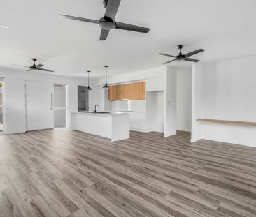 UNIQUE AND UPMARKET OFFERING – NEAR NEW, LUXE VILLA IN SOUGHT AFTER... - Photo 1