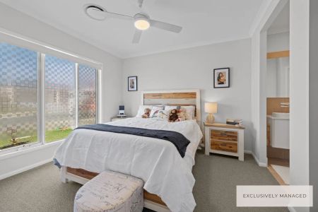 “Luxury Near New Home, with Ducted Air-Con” - Photo 4