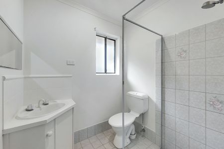 Spacious 4-Bedroom Family Home in Paralowie - Photo 2