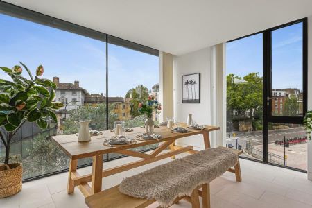 3 bedroom flat to rent - Photo 3