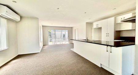 Spatiouse 4 bedroom with 2 bathroom and separate guest toilet - Photo 2