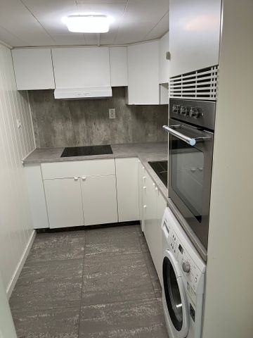 Aronsbergsvägen, Olofstorp - Photo 2