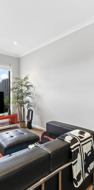 SIMPLY STUNNING HOUSE! - Photo 2