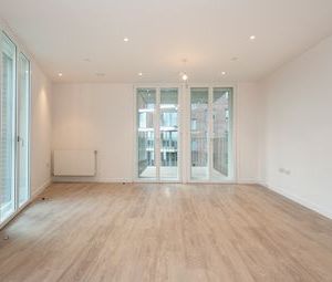 1 Bedrooms Flat to rent in Pressing Lane, Hayes UB3 | £ 300 - Photo 1