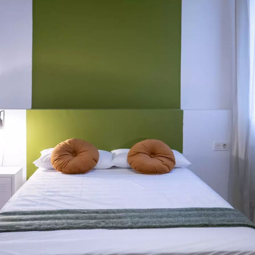 Room in a shared 8-bedroom apartment for rent in La Xerea, wifi included - Foto 1