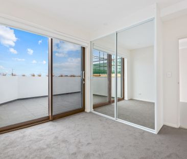 Two Bedroom Unit with Water Views - Photo 3