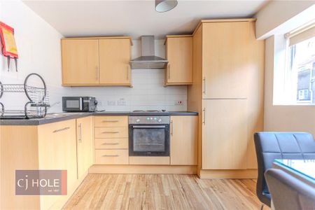 4 bedroom apartment to rent - Photo 4