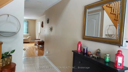 33 Bramfield Street #Upper - Photo 5