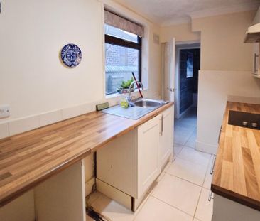 2 bedroom terraced house to rent - Photo 6