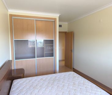 Apartamento T2 com Varanda e Garagem na Quinta da Courela - Seixal - Photo 1