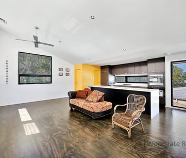 Architecturally Designed Beachside Home – $550 per week - Photo 2