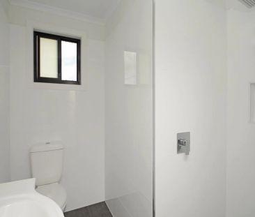 Modern Two Bedroom Flat - Photo 3