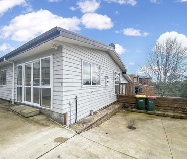 3 Bedroom nearlynew house in Glen Eden - Photo 1